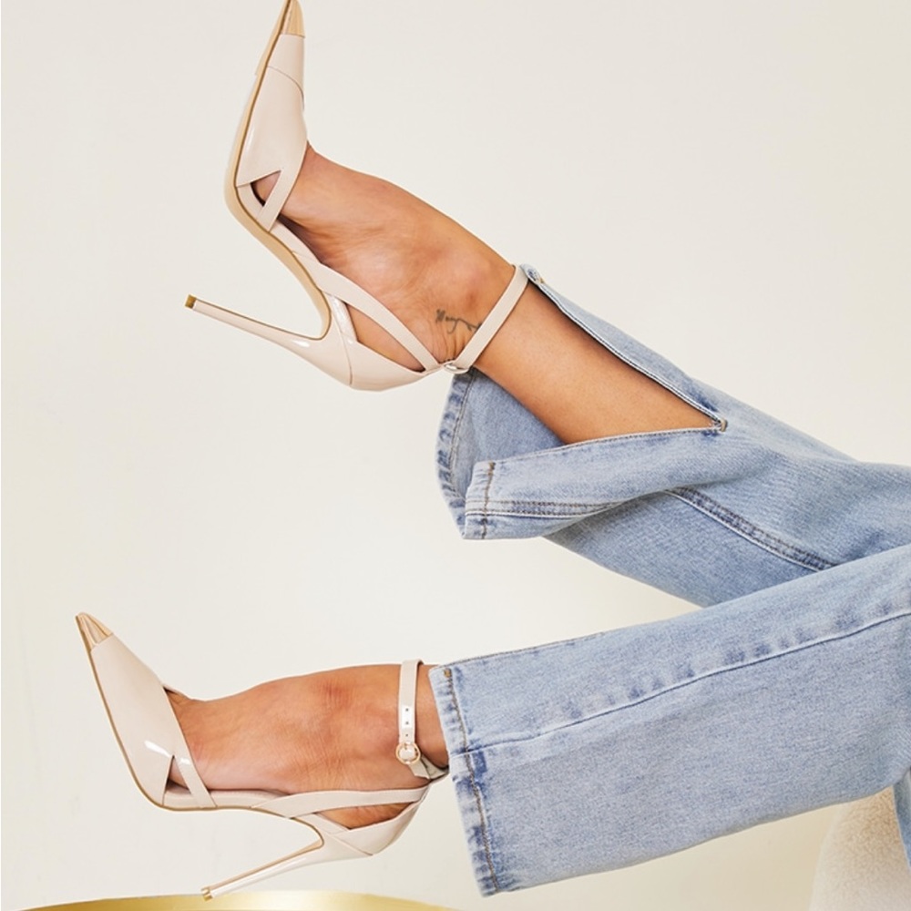 Nude patent cut out heel metal toe court shoe with gold tip